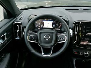 Volvo  T2 2WD Plus Dark, Navi, Kamera uvm.
