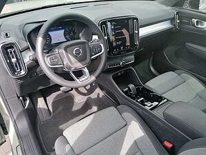 Volvo  T2 2WD Plus Dark, Navi, Kamera uvm.
