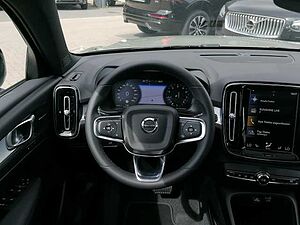 Volvo  T2 2WD Plus Dark, Navi, Kamera uvm.