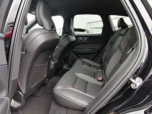 Volvo  B4 D 2WD Plus Dark