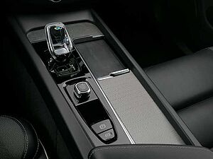 Volvo  B4 D 2WD Plus Dark