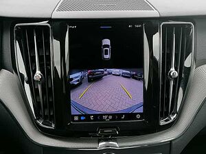 Volvo  B4 D 2WD Plus Dark