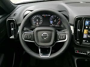 Volvo  T2 2WD Plus Dark, Navi, Kamera uvm.