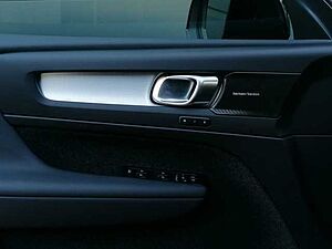Volvo  T2 2WD Plus Dark, Navi, Kamera uvm.