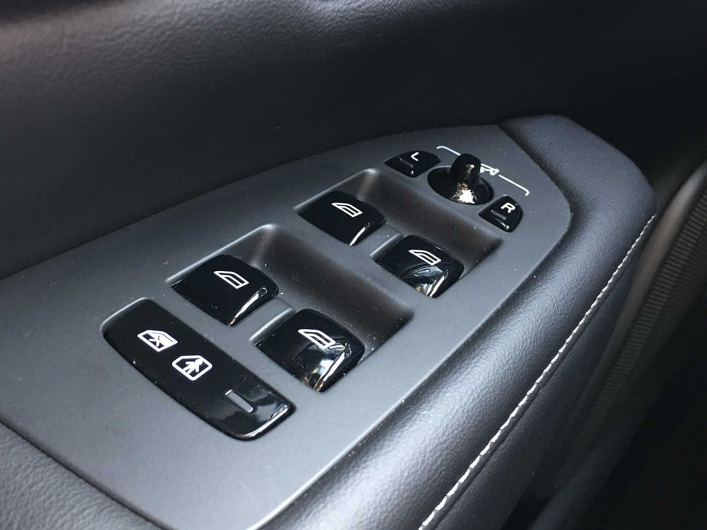 Volvo  V 90 T6 Plus Bright AWD Recharge Plug-In Hybrid 20' ALU,  Luftfahrwerk uvm.