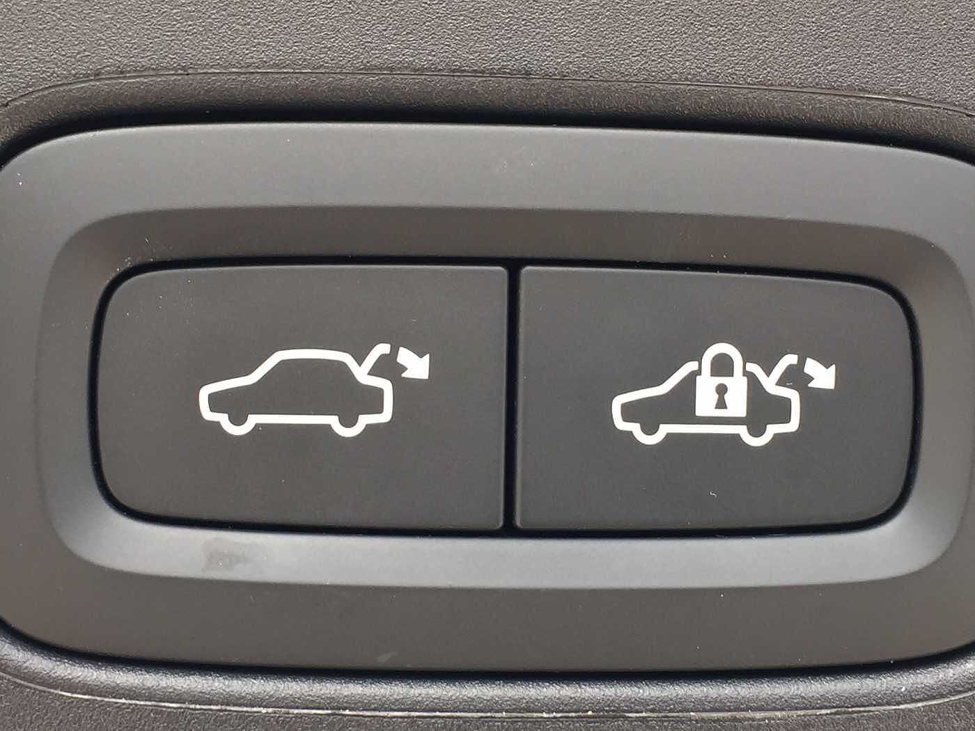 Volvo  V 90 T6 Plus Bright AWD Recharge Plug-In Hybrid 20' ALU,  Luftfahrwerk uvm.