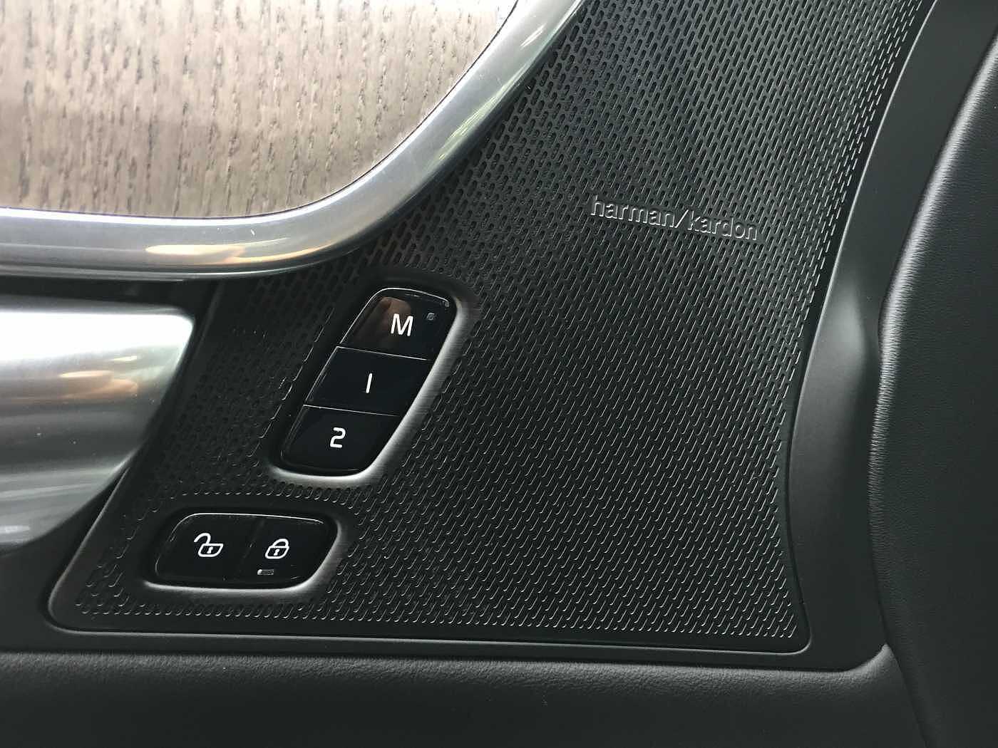 Volvo  V 90 T6 Plus Bright AWD Recharge Plug-In Hybrid 20' ALU,  Luftfahrwerk uvm.