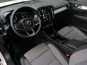 Volvo  T2 2WD Plus Dark, Pano, 360° Kamera, AHK uvm.