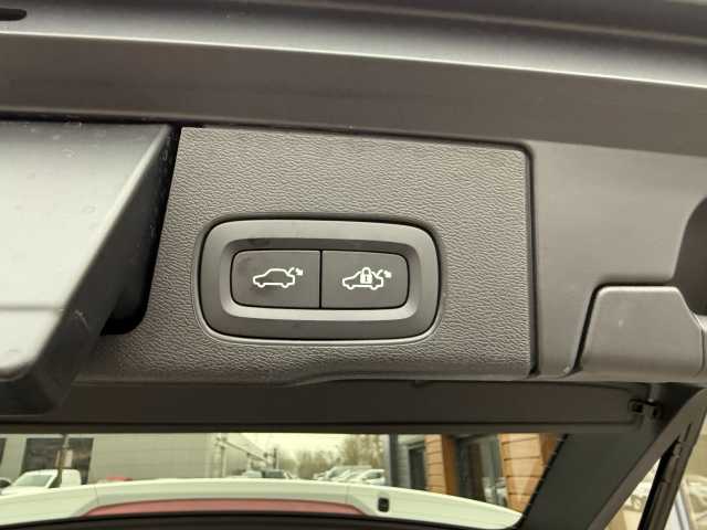 Volvo  R Design Recharge Plug-In Hybrid AWD