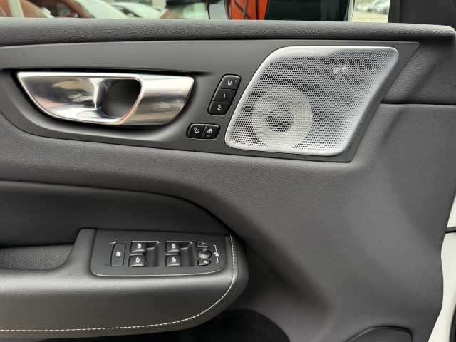 Volvo  R Design Recharge Plug-In Hybrid AWD