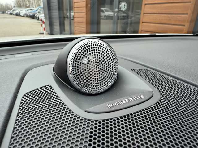 Volvo  R Design Recharge Plug-In Hybrid AWD