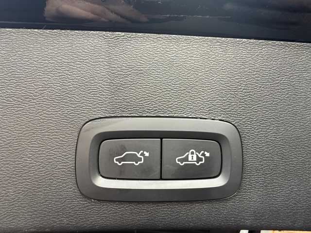 Volvo  Plus Dark Recharge Plug-In Hybrid 2WD