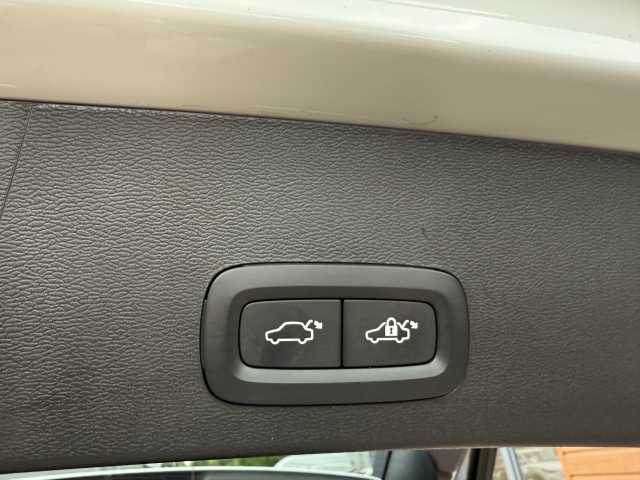 Volvo  Momentum Pro 2WD, Winter Paket, Panoramadach, Fernlichtassistent