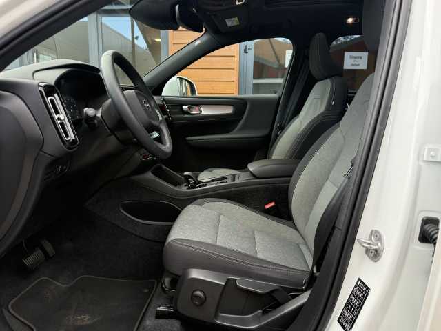 Volvo  Momentum Pro 2WD, Winter Paket, Panoramadach, Fernlichtassistent
