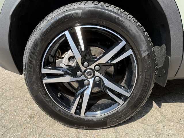Volvo  T2 Plus Dark 2WD, 360 Grad Kamera, AHK, Panoramadach, H&K