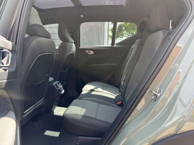 Volvo  T2 Plus Dark 2WD, 360 Grad Kamera, AHK, Panoramadach, H&K
