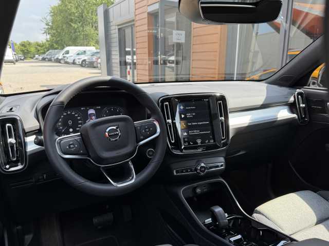 Volvo  T2 Plus Dark 2WD, 360 Grad Kamera, AHK, Panoramadach, H&K