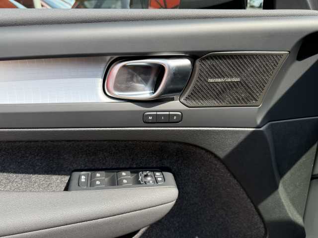 Volvo  T2 Plus Dark 2WD, 360 Grad Kamera, AHK, Panoramadach, H&K