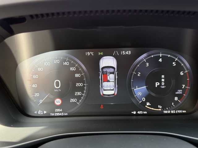 Volvo  T2 Plus Dark 2WD, 360 Grad Kamera, AHK, Panoramadach, H&K
