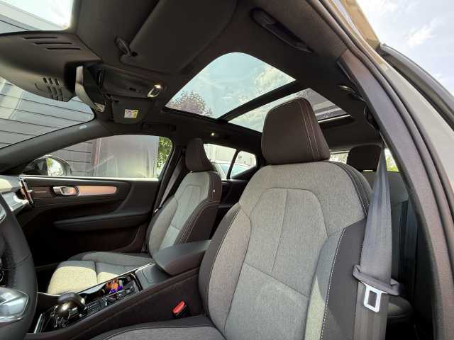 Volvo  T2 Plus Dark 2WD, 360 Grad Kamera, AHK, Panoramadach, H&K
