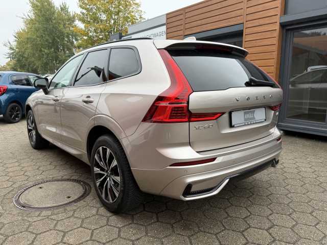 Volvo  B4 Plus Dark 2WD Rückfahrkamera+Navi+LED
