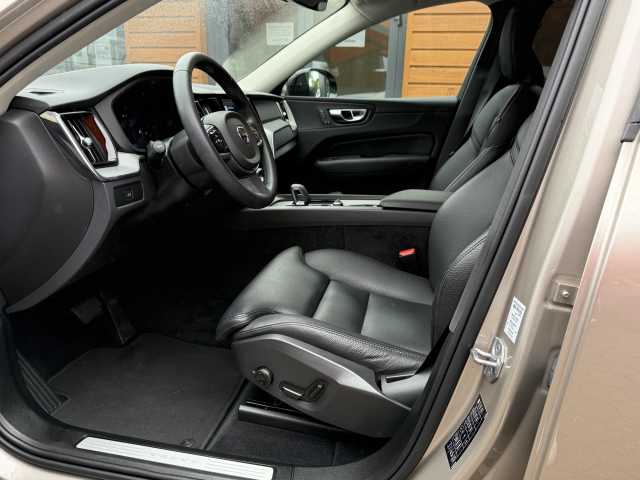 Volvo  B4 Plus Dark 2WD Rückfahrkamera+Navi+LED