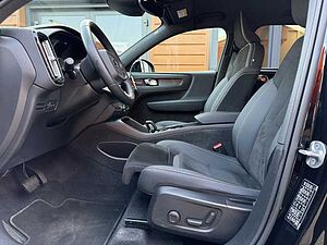 Volvo  Plus Dark Recharge Plug-In Hybrid 2WD