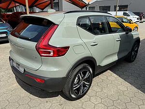Volvo  T2 Plus Dark 2WD, 360 Grad Kamera, AHK, Panoramadach, H&K