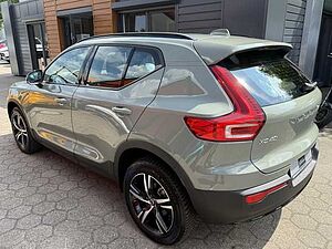 Volvo  T2 Plus Dark 2WD, 360 Grad Kamera, AHK, Panoramadach, H&K