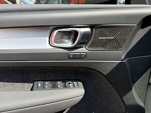 Volvo  T2 Plus Dark 2WD, 360 Grad Kamera, AHK, Panoramadach, H&K