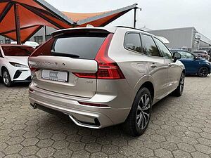 Volvo  B4 Plus Dark 2WD Rückfahrkamera+Navi+LED