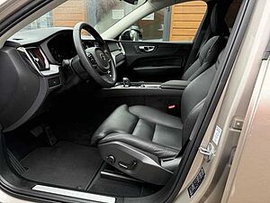 Volvo  B4 Plus Dark 2WD Rückfahrkamera+Navi+LED