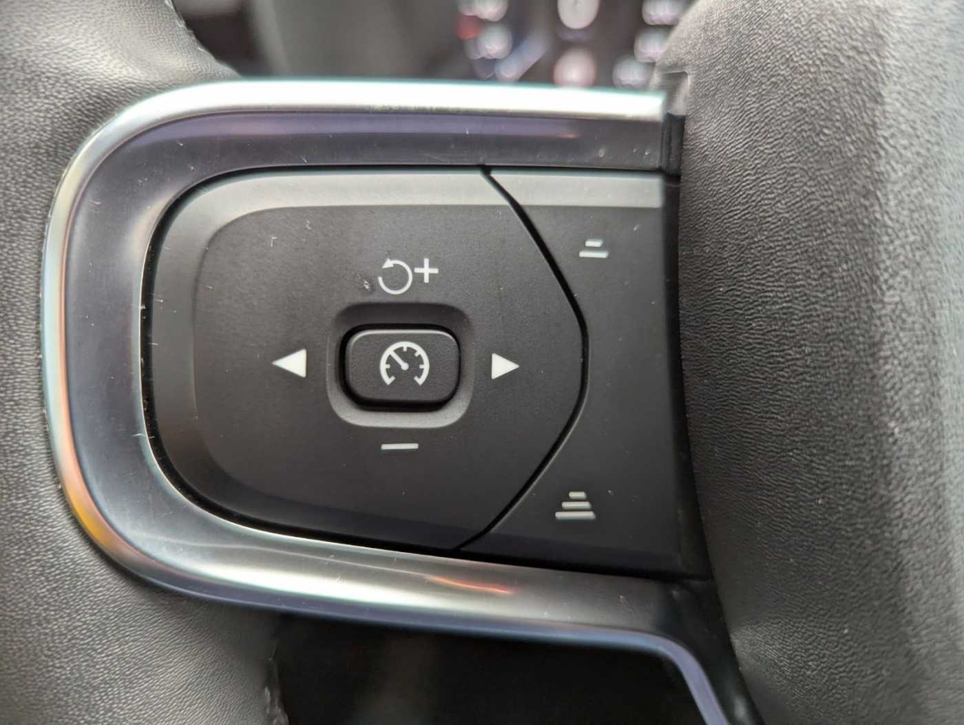 Volvo  Plus Dark Recharge Plug-In Hybrid