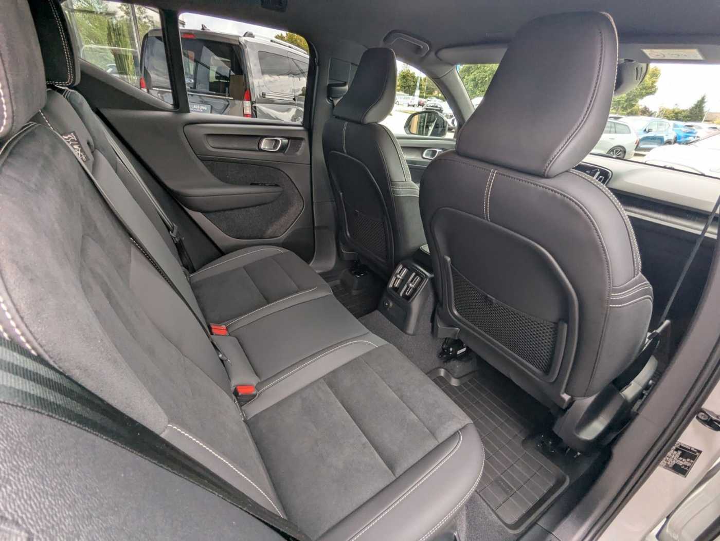 Volvo  Plus Dark Recharge Plug-In Hybrid
