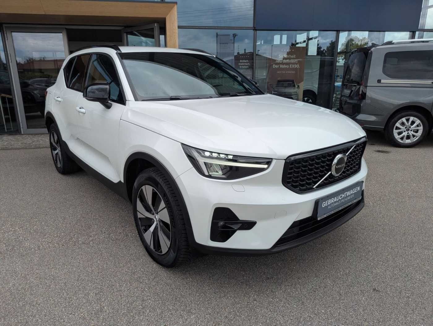 Volvo  Plus Dark Recharge Plug-In Hybrid