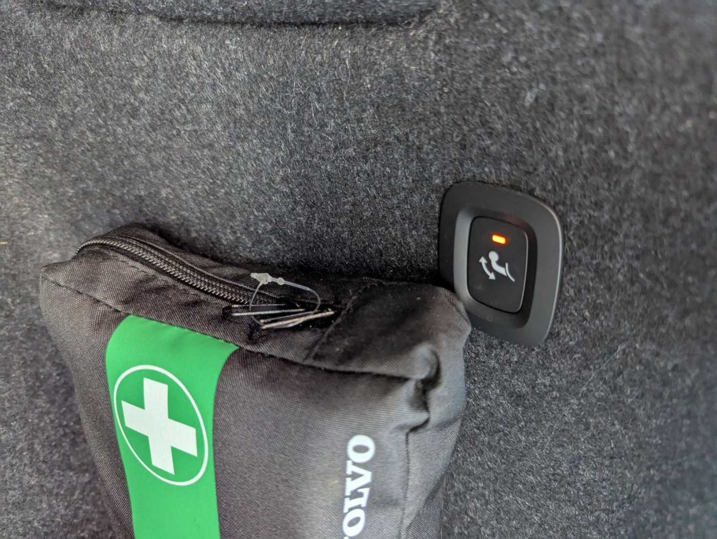 Volvo  Plus Dark Recharge Plug-In Hybrid