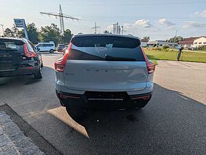 Volvo  B4 Ultra Dark