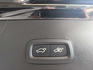 Volvo  B3 Plus Dark