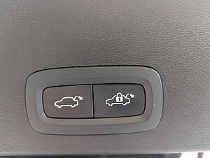 Volvo  Plus Dark Recharge Plug-In Hybrid