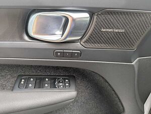 Volvo  Plus Dark Recharge Plug-In Hybrid