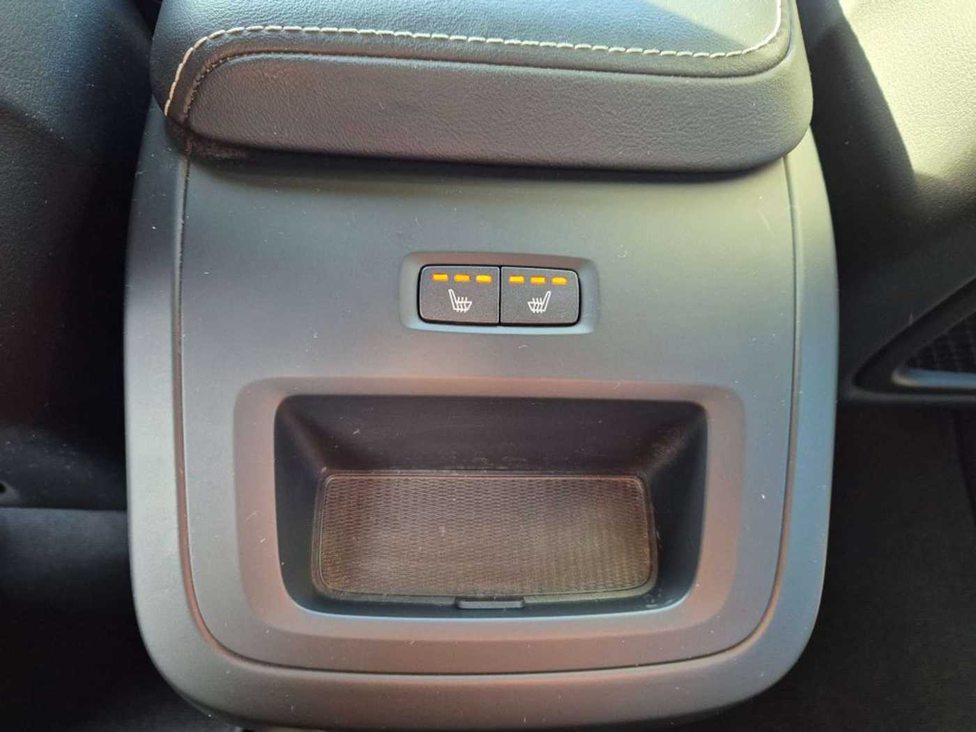 Volvo  B4 D Plus Dark+HarmanKardon+Fahrerassist.