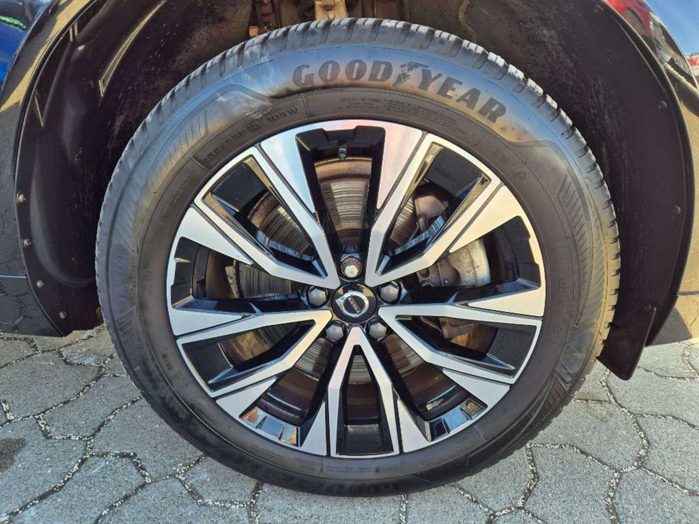 Volvo  B4 D Plus Dark+HarmanKardon+Fahrerassist.
