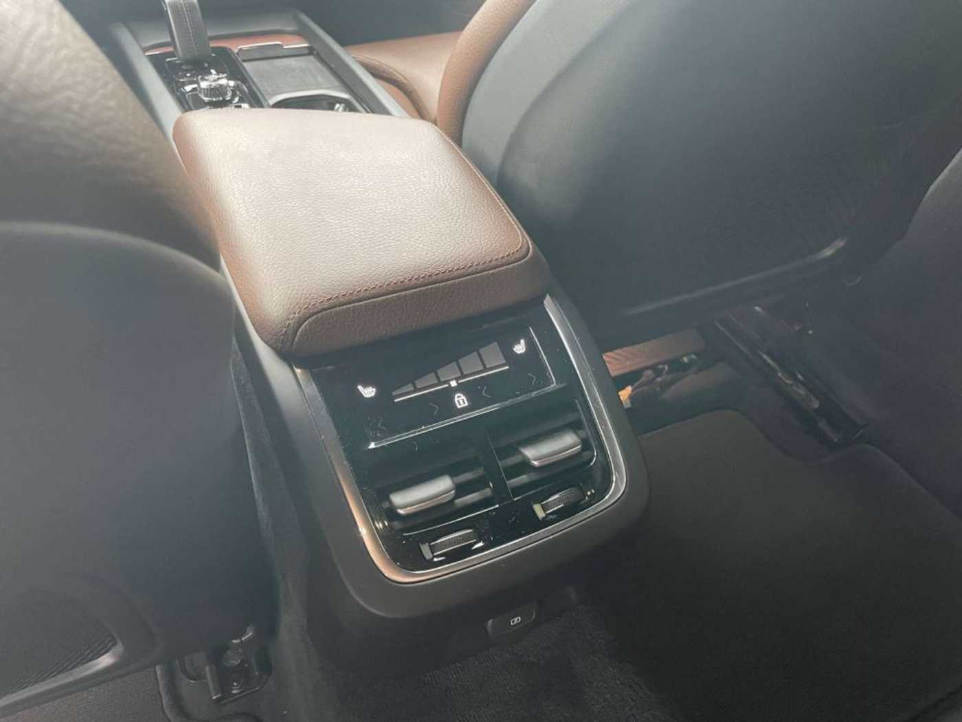 Volvo  B4 D AWD Geartr. Pro+Xenium+Kamera+ACC