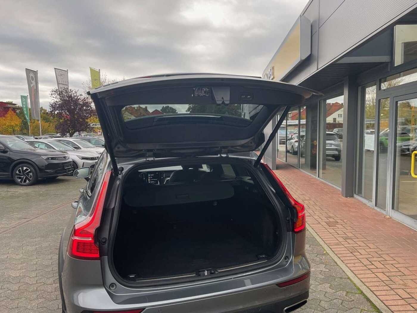 Volvo  B4 D AWD Geartr. Pro+Xenium+Kamera+ACC