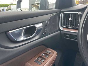 Volvo  B4 D AWD Geartr. Pro+Xenium+Kamera+ACC