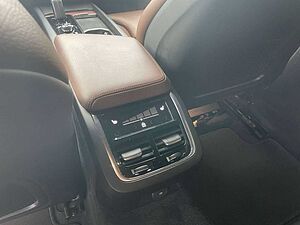 Volvo  B4 D AWD Geartr. Pro+Xenium+Kamera+ACC
