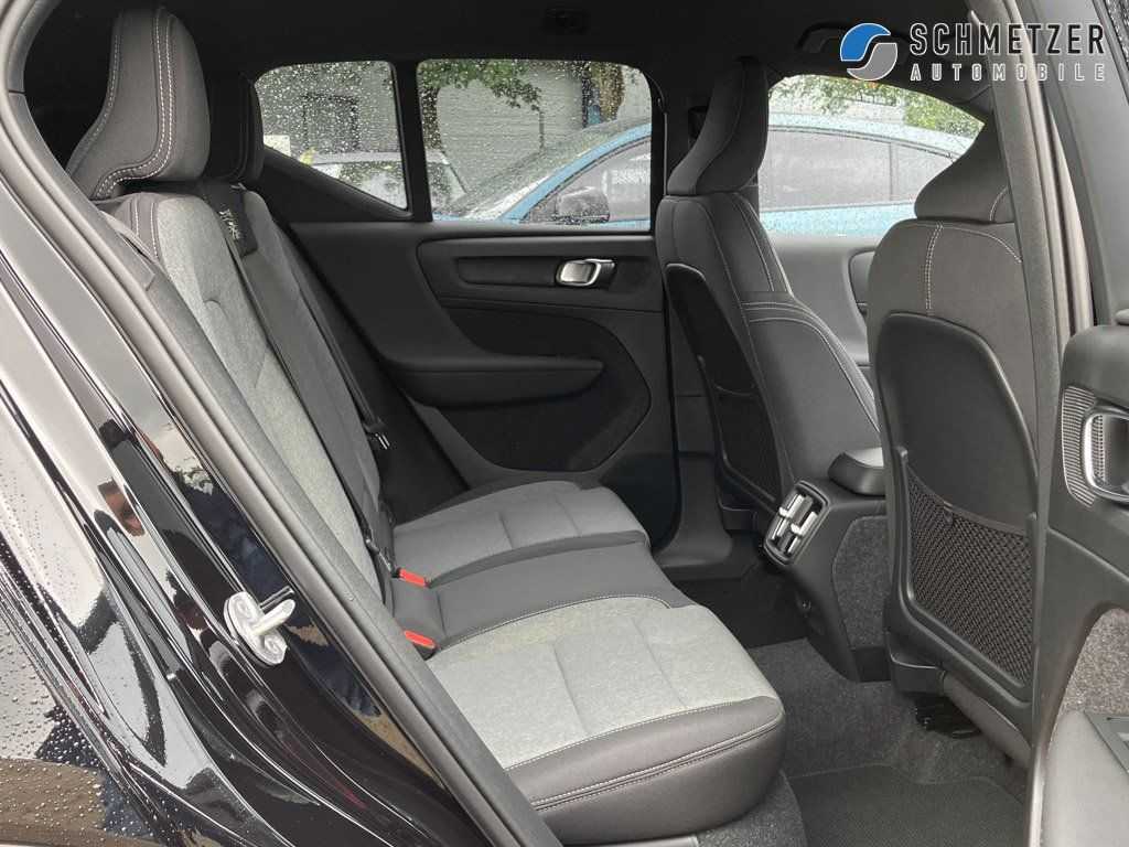 Volvo  +B3+Plus+Dark+E-Sitze+Keyless+HarmanK+19'LM