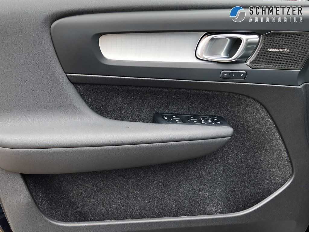 Volvo  +B3+Plus+Dark+E-Sitze+Keyless+HarmanK+19'LM