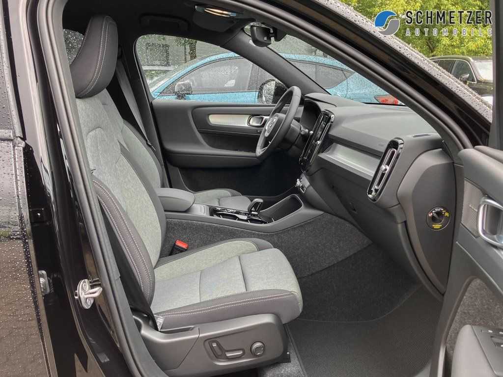 Volvo  +B3+Plus+Dark+E-Sitze+Keyless+HarmanK+19'LM