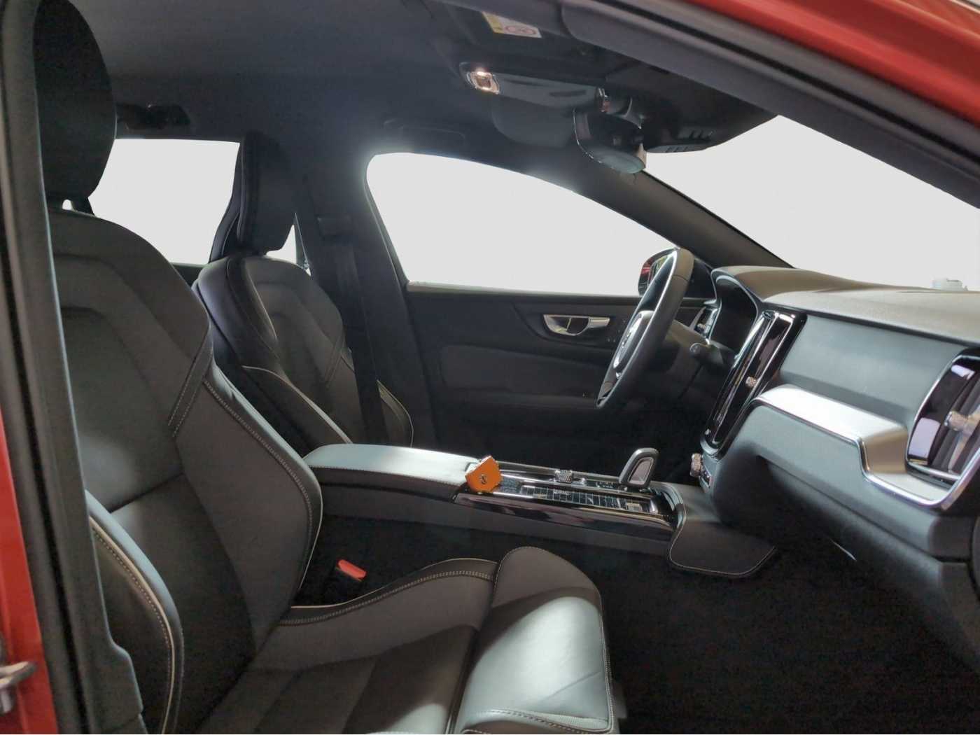 Volvo  +T6+AWD+GT+R-Design+Lenkradhzg+PilotAss+PDCvh